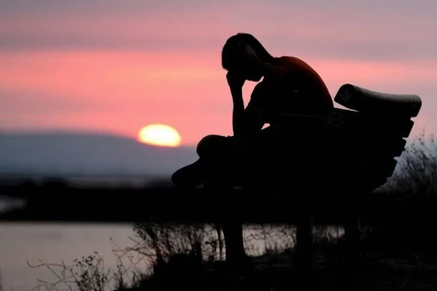 Sevgi ağrısı nədir? Psixosomatika bu hissi necə izah edir?