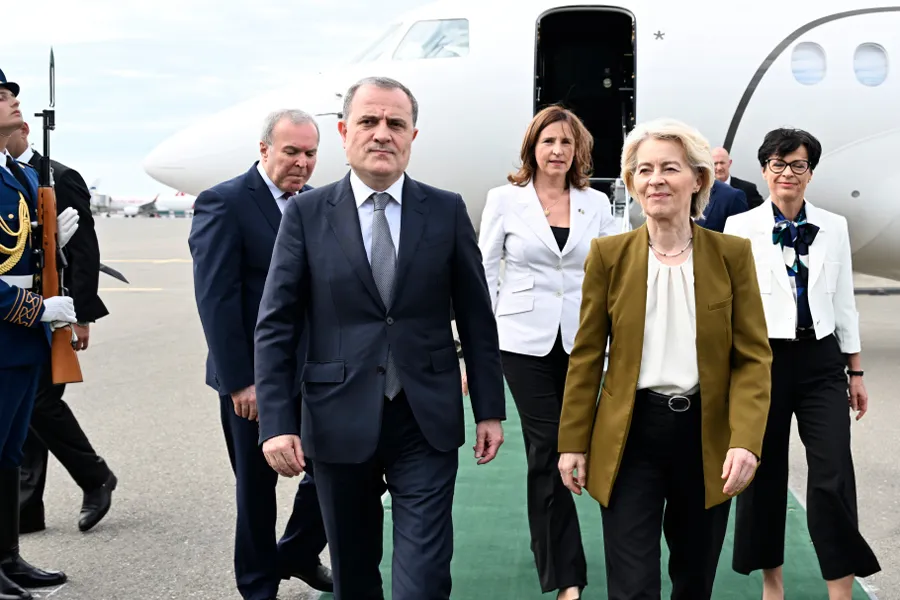 Ursula Fon der Lyayen Azərbaycana səfərə gəldi