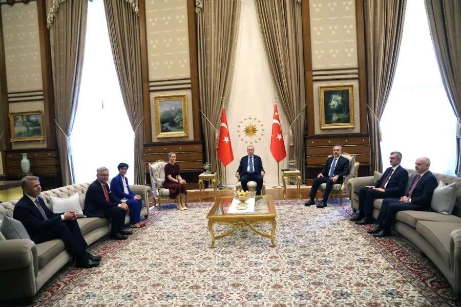 Ərdoğanla foto Avropa İttifaqının qadın rəhbərini siyasətdən silir
