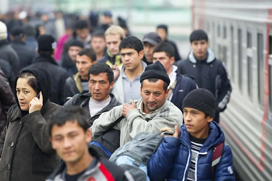 “Gəldin, işlədin, getdin” - Daha miqrantlar Rusiyada qala bilməyəcək?