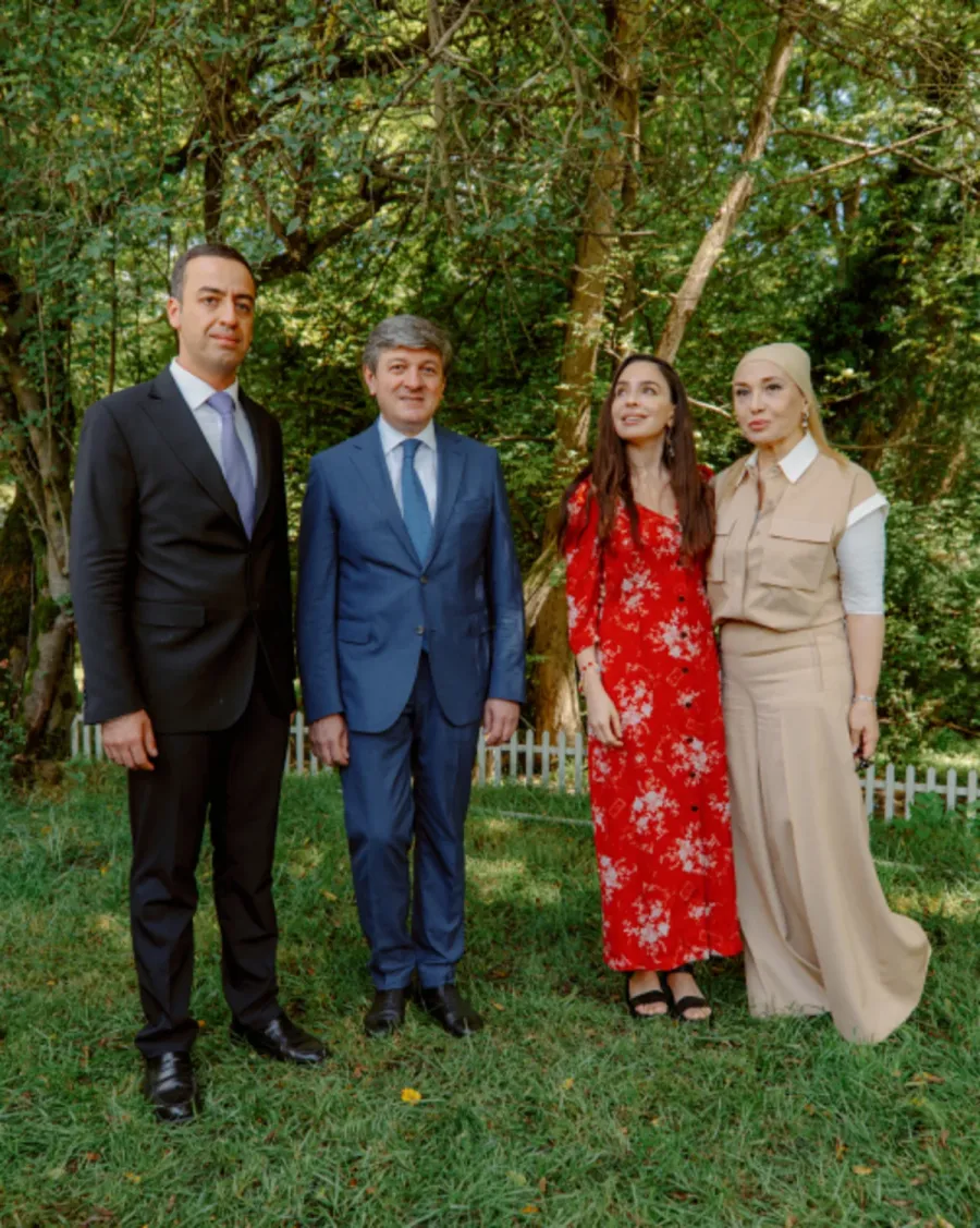 Leyla Əliyeva Qəbələdə gənc rəssama dəstək verdi — 15