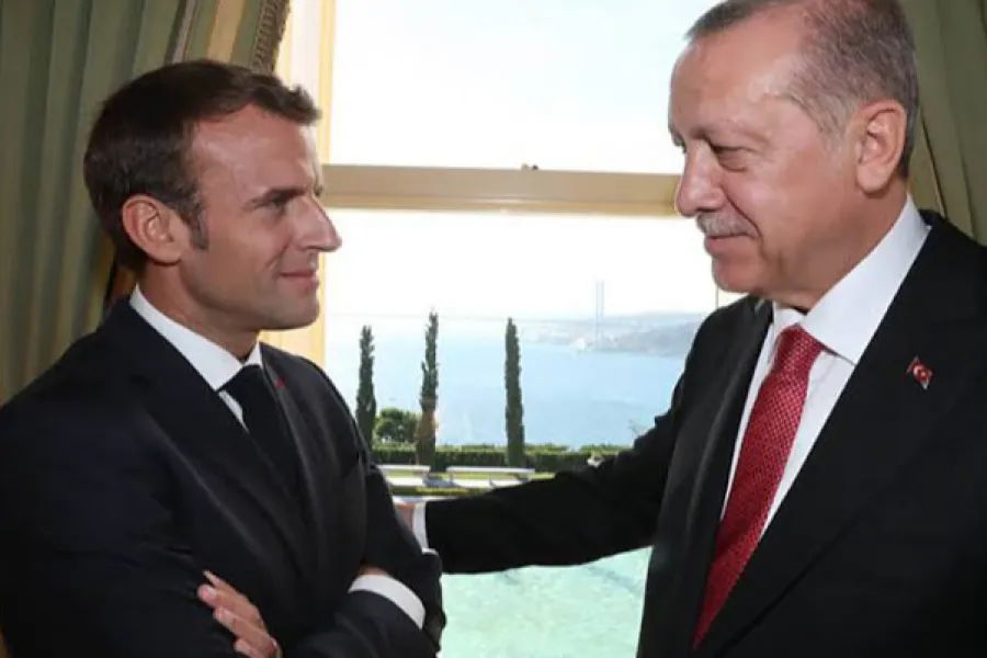 Makron Ərdoğanın arvadının əlini öpmək istədi, “arzusu ürəyində qaldı” - VİDEO