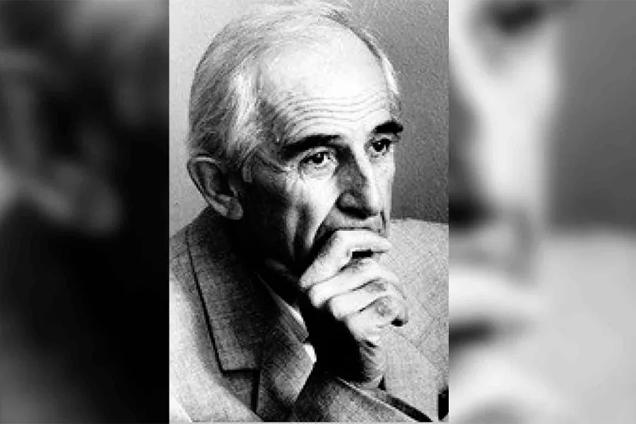 Stalin Qız Qalasından üçrəngli bayrağımızı asan gənclərə divan tutdu - Gülhüseyn Hüseynoğlu amansız imperiyaya qalib gəldi