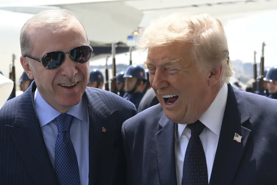 Tramp Avropa liderləri ilə məzələndi: "Gərək Ərdoğan onlara su tapançası verərdi"