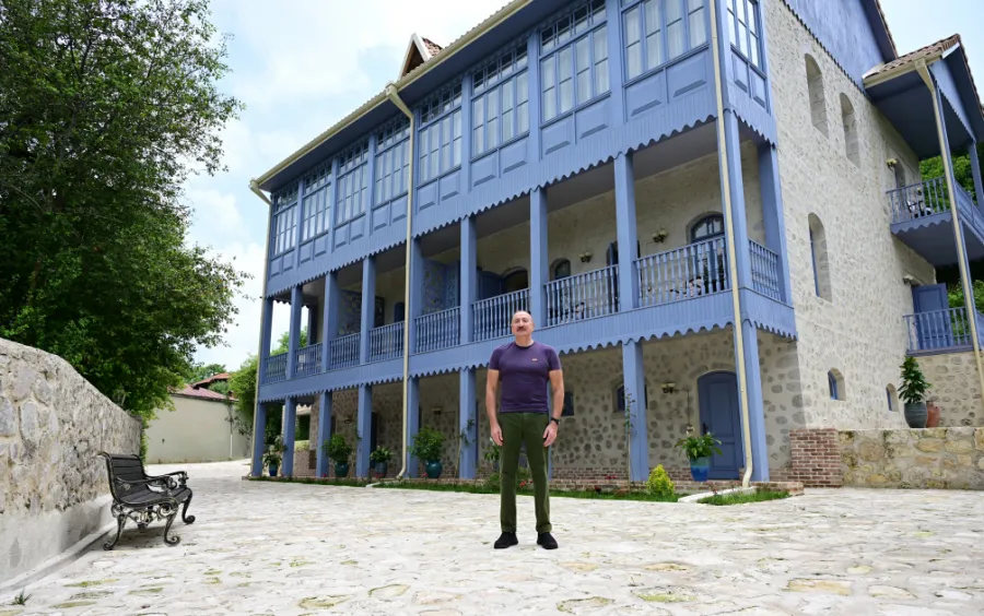 İlham Əliyev Şuşada "Yasəmən" hotelinin yeni korpusları ilə tanış olub