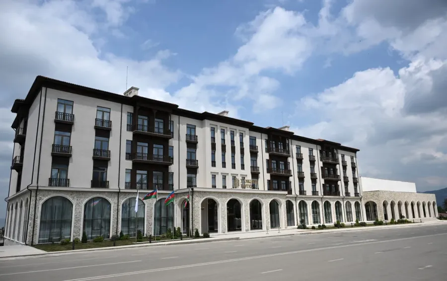 İlham Əliyev Xankəndidə yeni hotelin açılışını etdi — 15