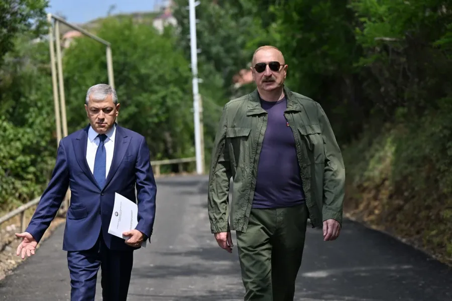 İlham Əliyev Şuşanın Kiçik Qaladərəsi kəndində sakinlərlə görüşdü - YENİLƏNDİ — 5