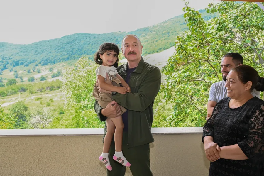 İlham Əliyev Şuşanın Kiçik Qaladərəsi kəndində sakinlərlə görüşdü - YENİLƏNDİ — 14
