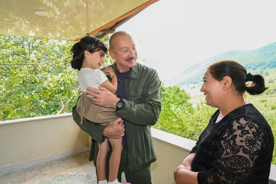 İlham Əliyev Şuşanın Kiçik Qaladərəsi kəndində sakinlərlə görüşdü - YENİLƏNDİ — 19