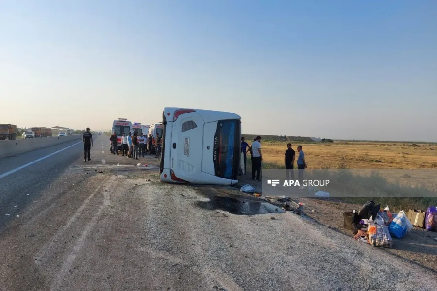 Bakıya gedən sərnişin avtobusu aşdı: Onlarla yaralı, uşaqlar da var — 2