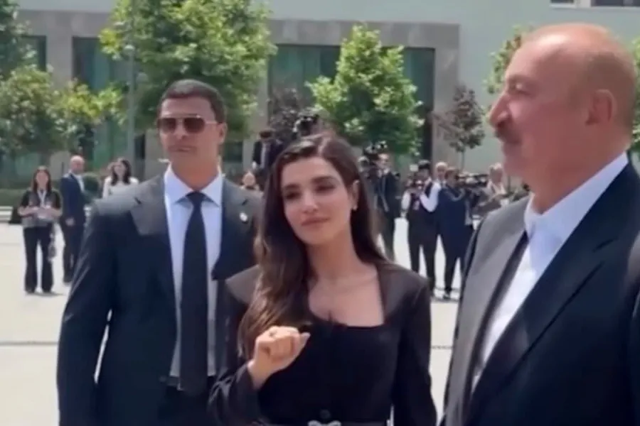 Şuşa Media Forumunda Prezidentin yanında diqqətçəkən xanım kimdir? - FOTOLAR 