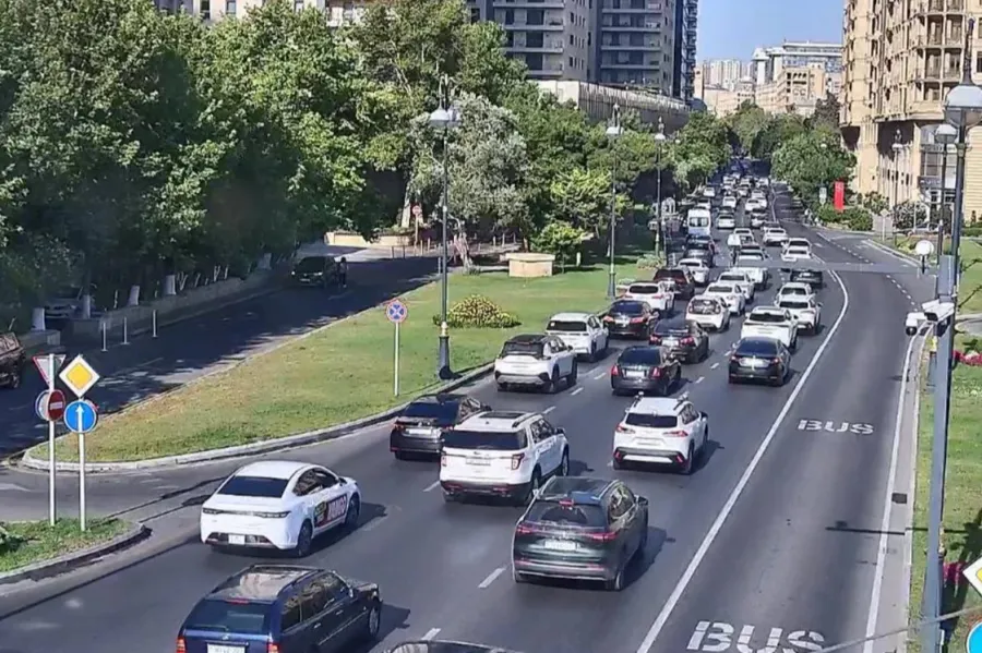 Bu yollarda tıxac var - SİYAHI