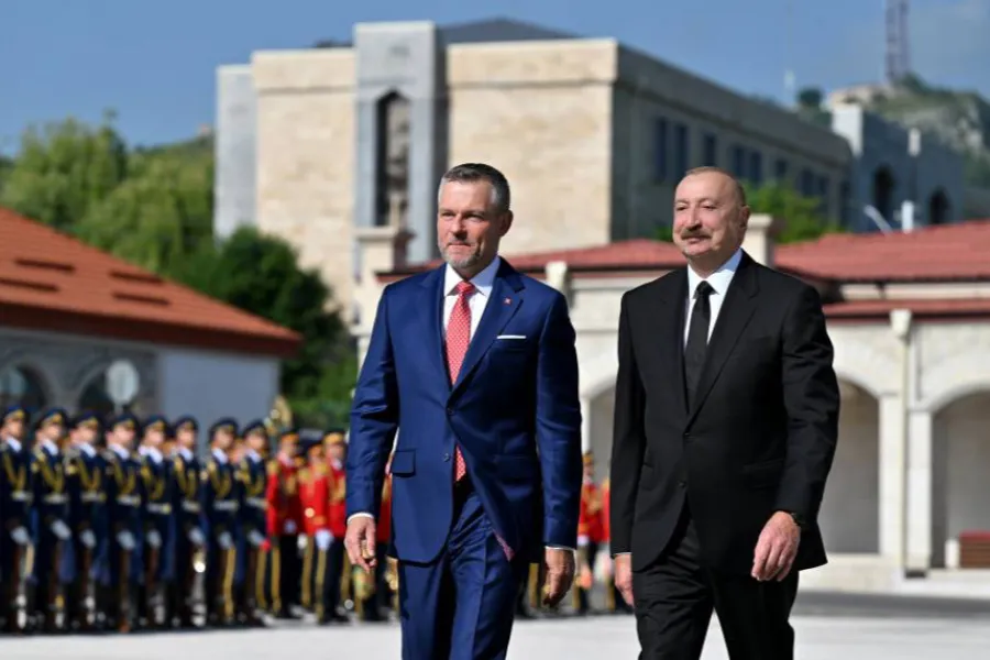 İlham Əliyev Peter Pelleqrini ilə görüşdən yeni video paylaşdı
