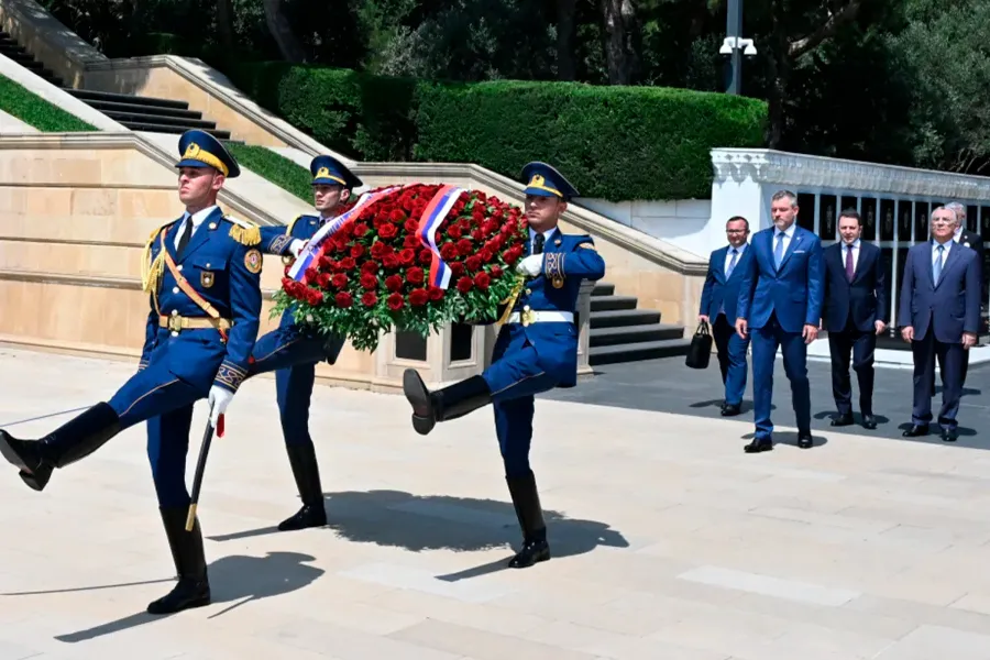 Slovakiya Prezidenti şəhidlərin xatirəsini andı