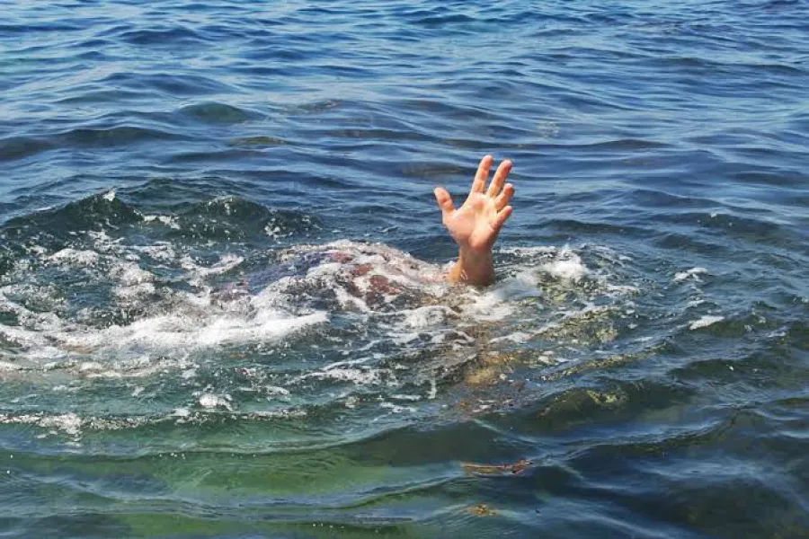 Küləkli havada dənizdə üzmək istəyən gəncin faciəvi sonu