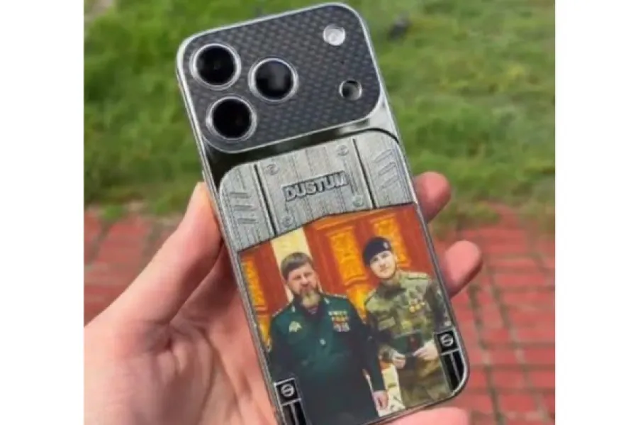 8 700 manatlıq “iPhone”un üzərində Kadırovlar “hədiyyə”dir - VİDEO