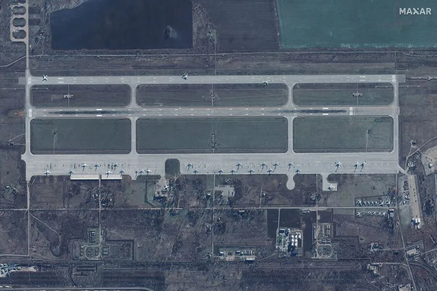Rusiyanın strateji aerodromu hədəfdə: Ukrayna dronları Engelsə hücum etdi - VİDEO