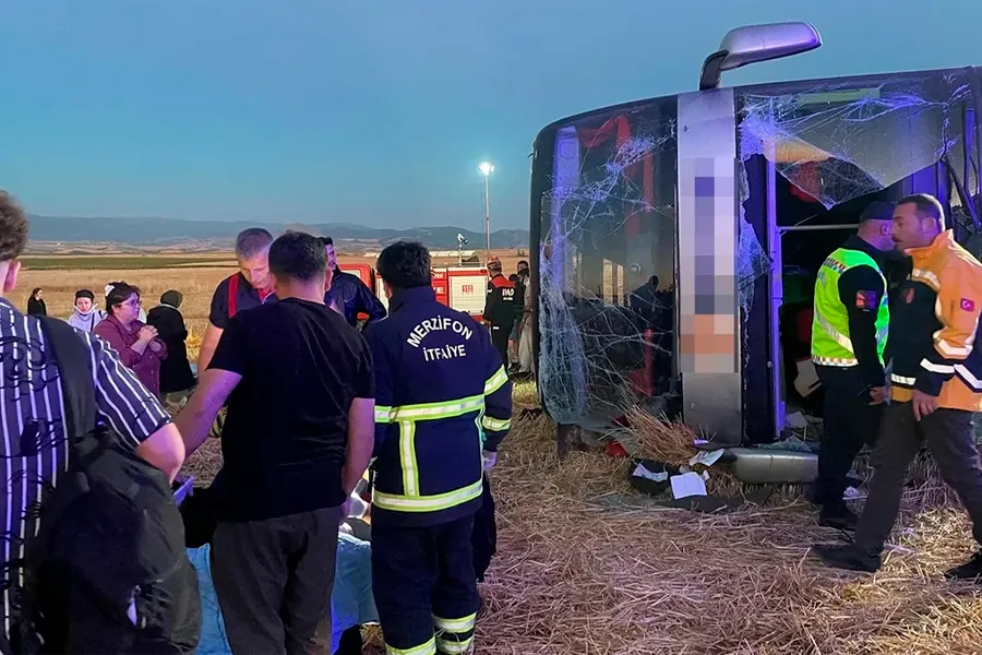 Türkiyədə avtobus aşdı: 46 nəfər yaralandı