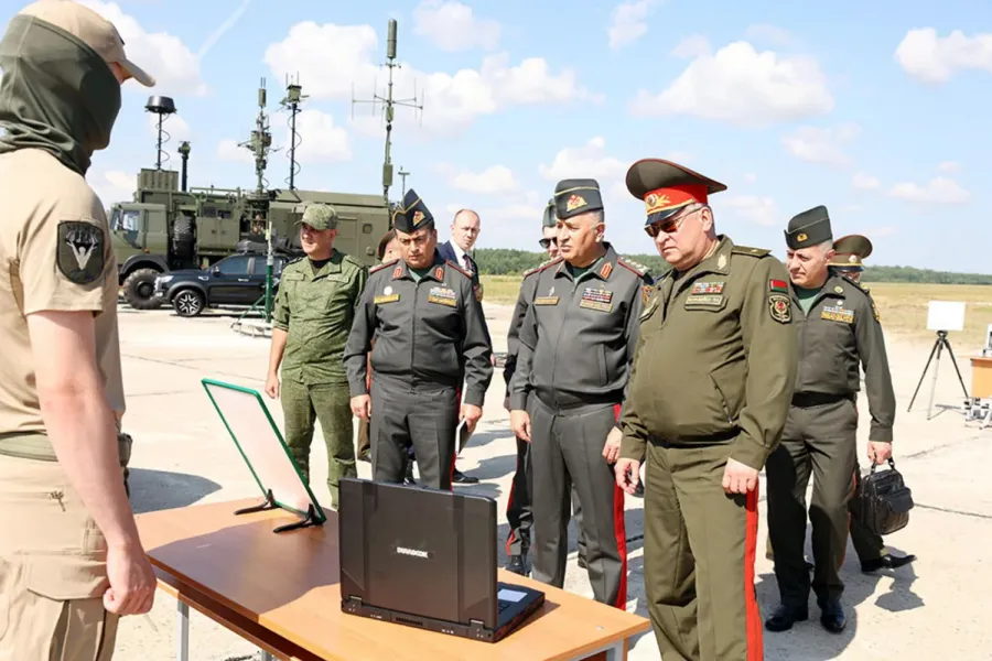 Belarusun hərbi mərkəzlərinin qapıları Azərbaycan nümayəndə heyətinin üzünə açıldı