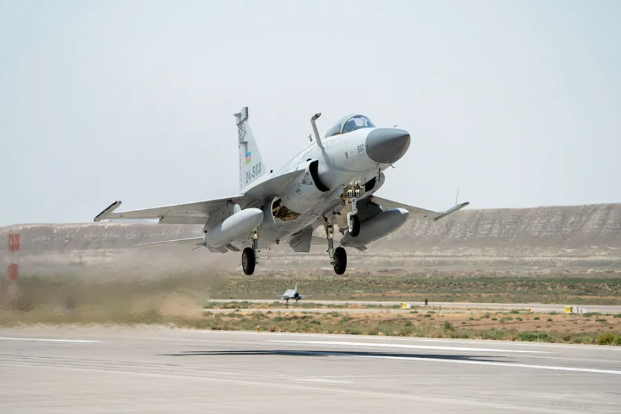 Azərbaycan pilotları çətin döyüş manevrləri üzrə tapşırıqlar yerinə yetirdilər — 1