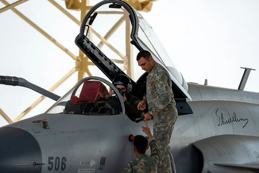 Azərbaycan pilotları çətin döyüş manevrləri üzrə tapşırıqlar yerinə yetirdilər — 6