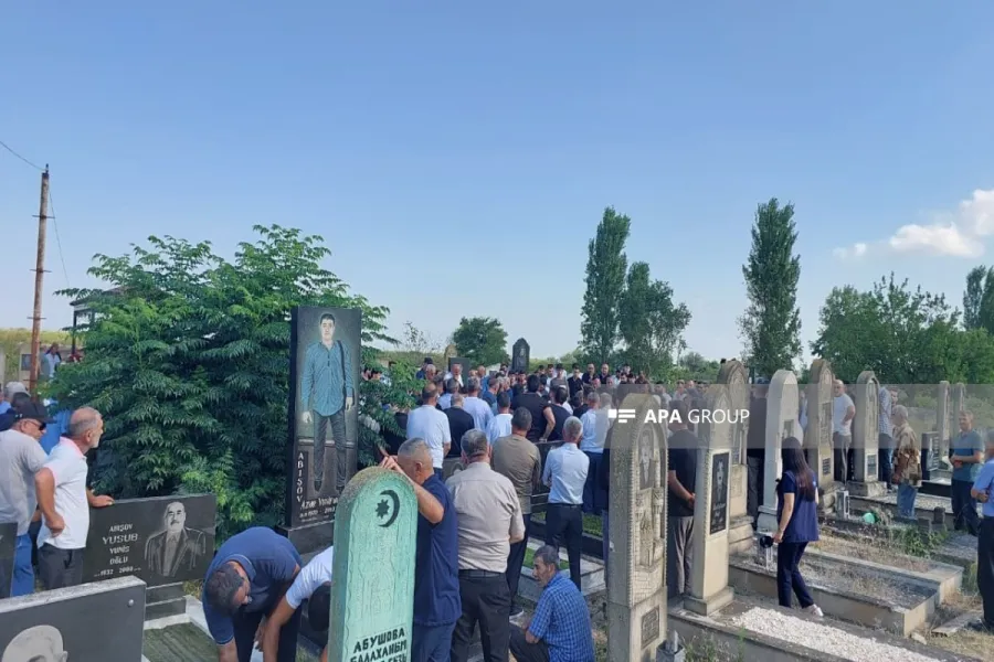Gəmi kapitanının cənazəsi torpağa tapşırıldı — 2