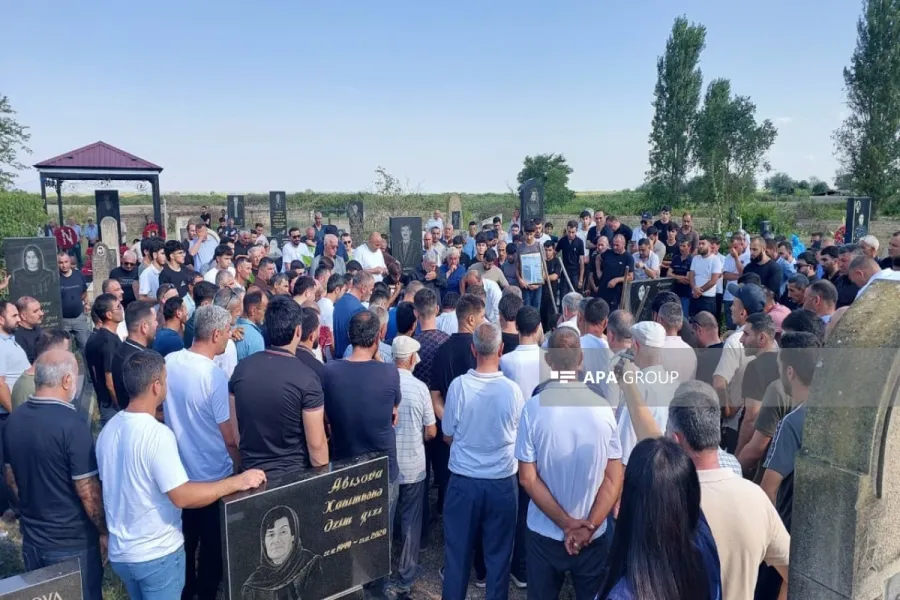Gəmi kapitanının cənazəsi torpağa tapşırıldı — 3