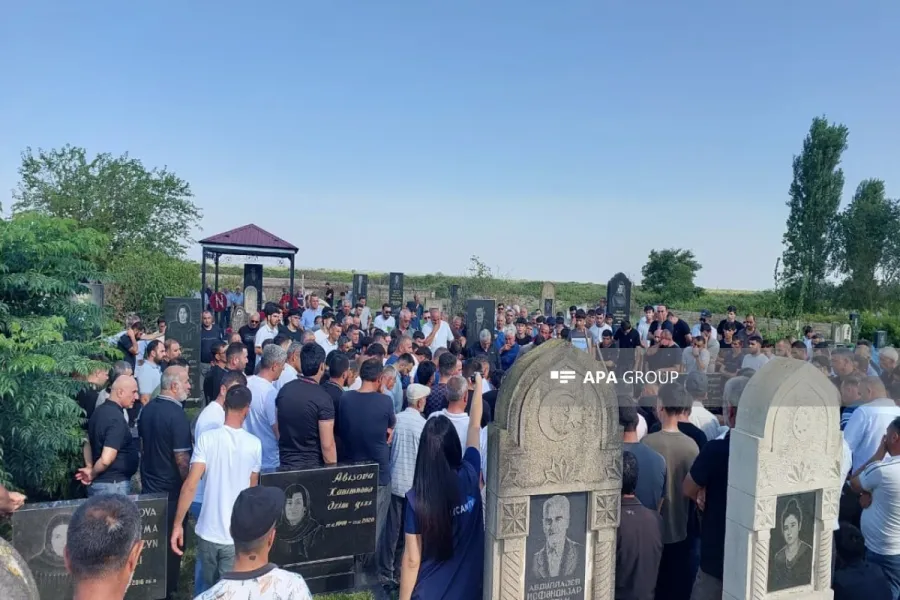 Gəmi kapitanının cənazəsi torpağa tapşırıldı — 4
