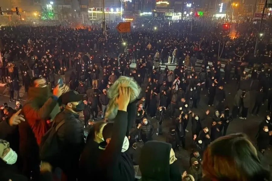 Məşhəd ələ keçirildi və bir neçə saata minlərlə insan qətlə yetirildi - Yanvarda nələr baş verib? -VİDEO 