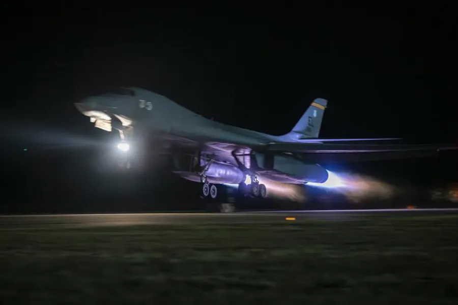 TƏCİLİ: ABŞ bombardmançı təyyarələri havaya qalxdı