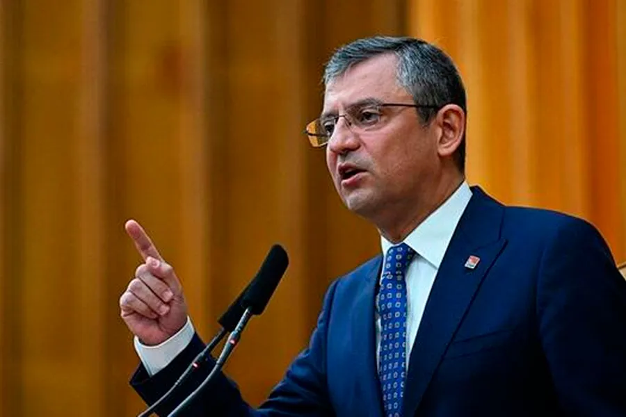 Bir saatda 387.000 üzv CHP-dən istefa verdi
