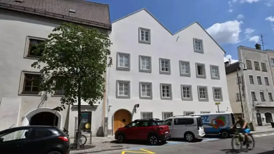 Hitlerin evi polis bölməsinə çevrildi - FOTO — 1