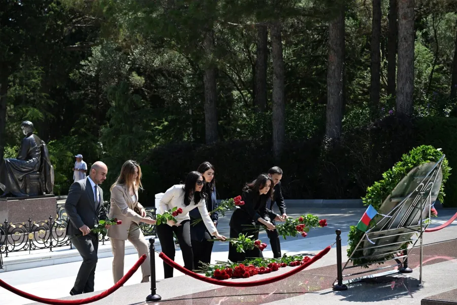 Milli Mətbuat Günü ilə əlaqədar Fəxri xiyaban ziyarət edildi - FOTO — 1