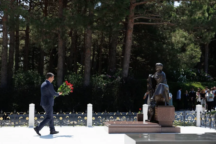 Milli Mətbuat Günü ilə əlaqədar Fəxri xiyaban ziyarət edildi - FOTO — 4