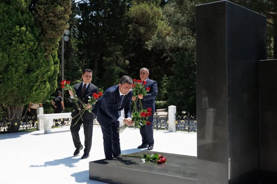 Milli Mətbuat Günü ilə əlaqədar Fəxri xiyaban ziyarət edildi - FOTO — 5