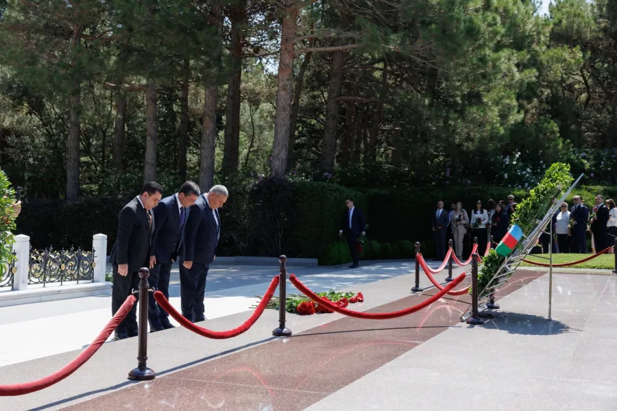 Milli Mətbuat Günü ilə əlaqədar Fəxri xiyaban ziyarət edildi - FOTO — 6