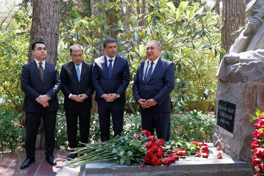 Milli Mətbuat Günü ilə əlaqədar Fəxri xiyaban ziyarət edildi - FOTO — 7