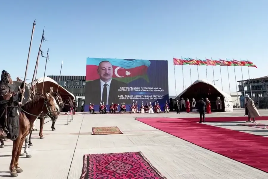 İlham Əliyev və xanımı Qırğızıstanda belə qarşılandı - VİDEO