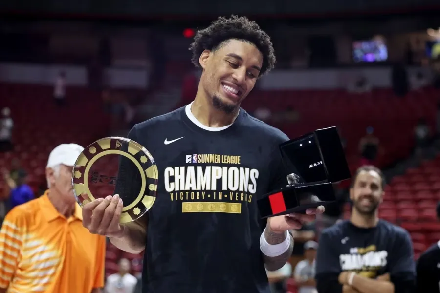 Danlanan basketbolçu NBA Yay Liqasının MVP-si oldu və “Qolden Steyt”ə keçdi