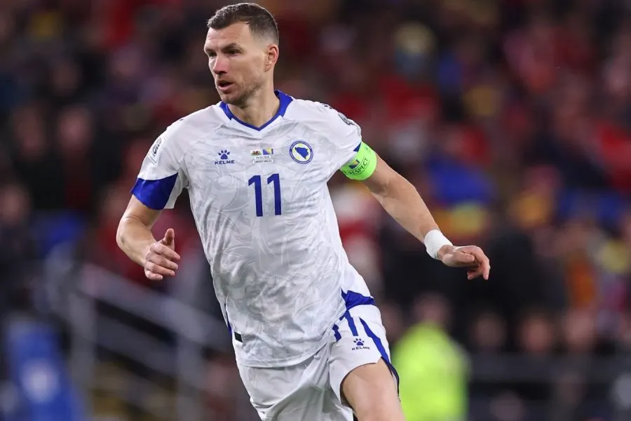 Əfsanədən yeni qərar: Bundesliqadan ayrılmadı!