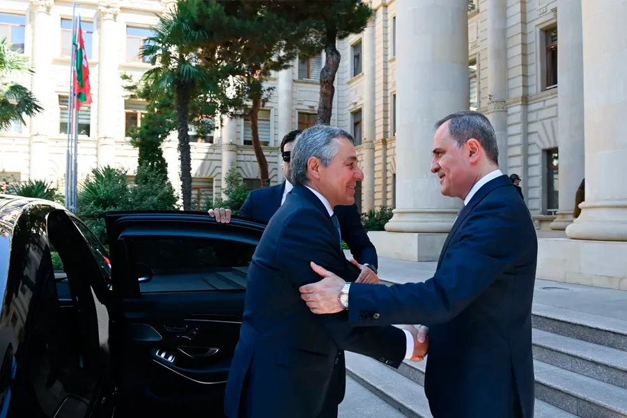 Ceyhun Bayramov İqnazio Kassisi qarşıladı