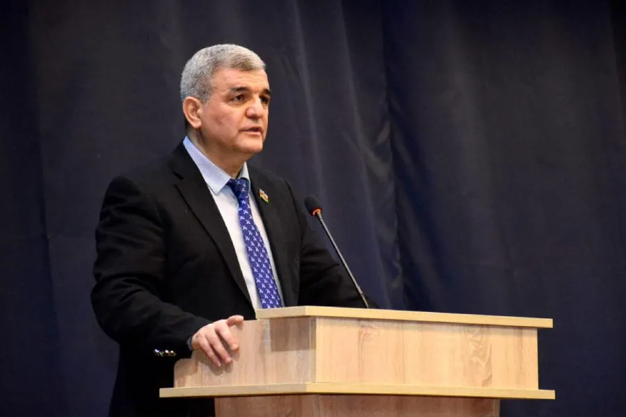 Fazil Mustafa: “Tarixi şəxsiyyətləri bütləşdirmək doğru deyil”