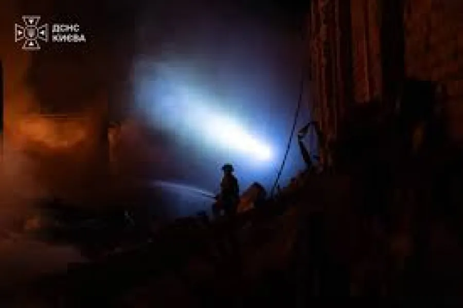 Kiyevdə ballistik raket uşaq xəstəxanasına düşdü - GÖRÜNTÜLƏR — 2