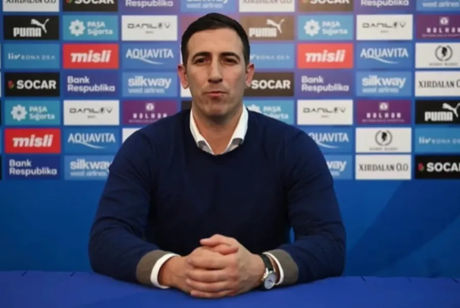 İsti havada oyunlara fasilə! Futbolçulara bir dəqiqəlik möhlət