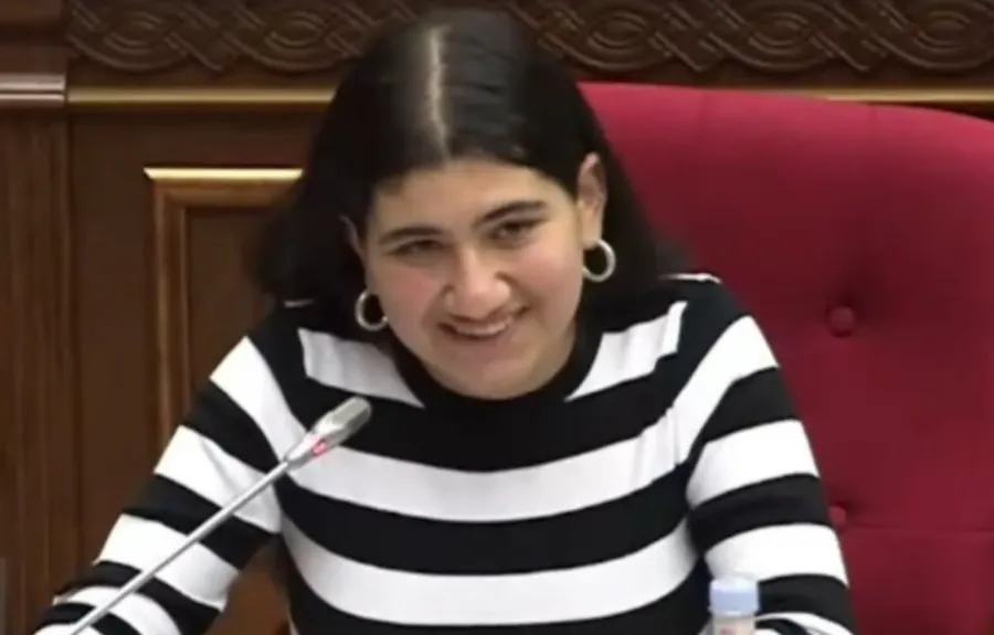 Paşinyanın qızı nazirlikdə işləməyə başladı