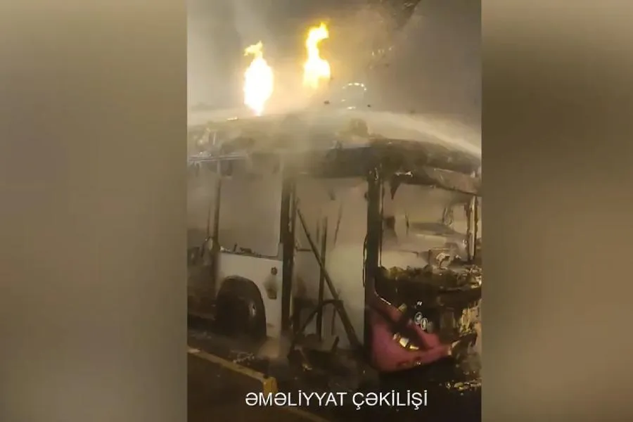 Bakıda avtobusda yanğın baş verdi - VİDEO