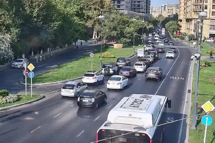 Sürücülərin NƏZƏRİNƏ! Bu yollarda tıxac var - SİYAHI