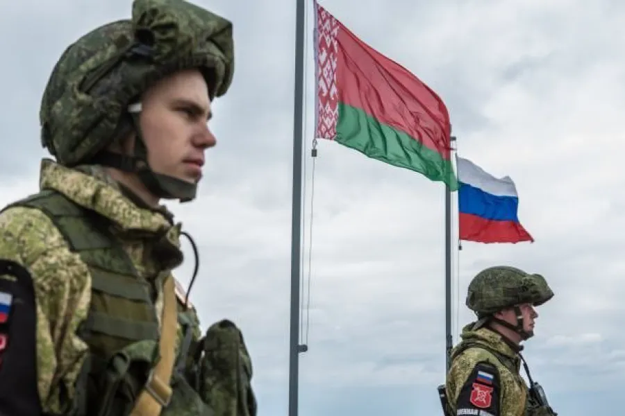 TƏCİLİ: Belarus Ukrayna ilə sərhədə ordu yığır