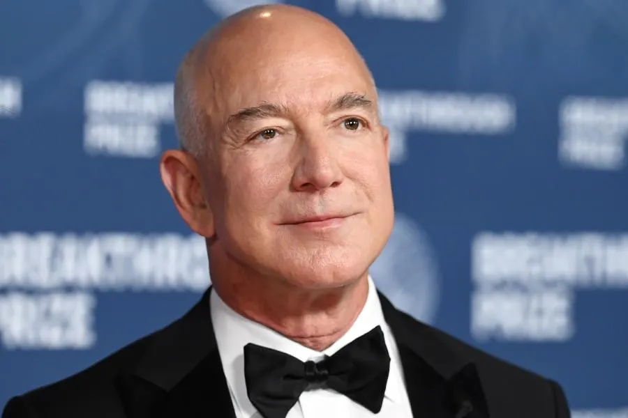 Ceff Bezos "Liverpul"un səhmlərini satın aldı