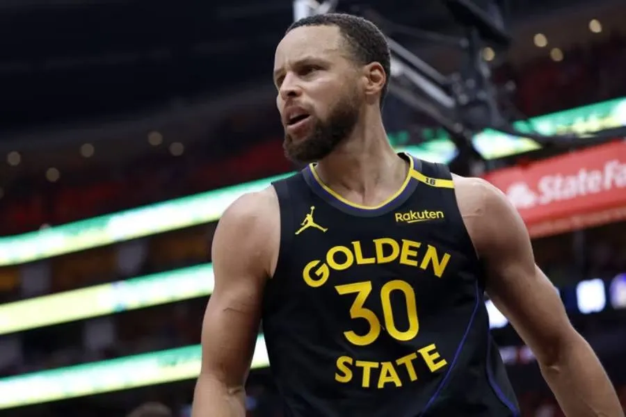 NBA ulduzu Karri yeni mövsümə kökləndi: “Hər şeyə yenidən başlamaq istəyirəm”